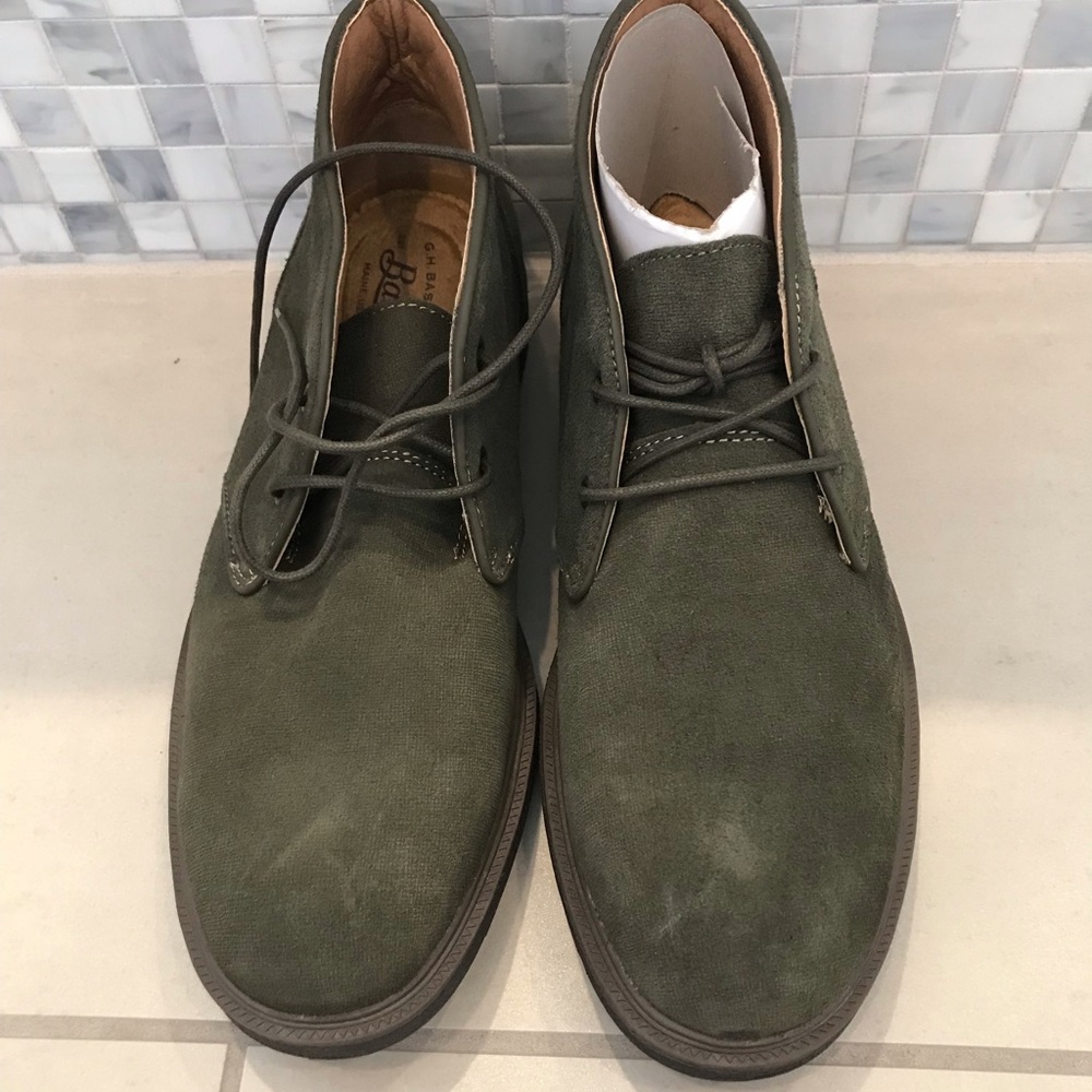 NWOT olive green derby shoes.